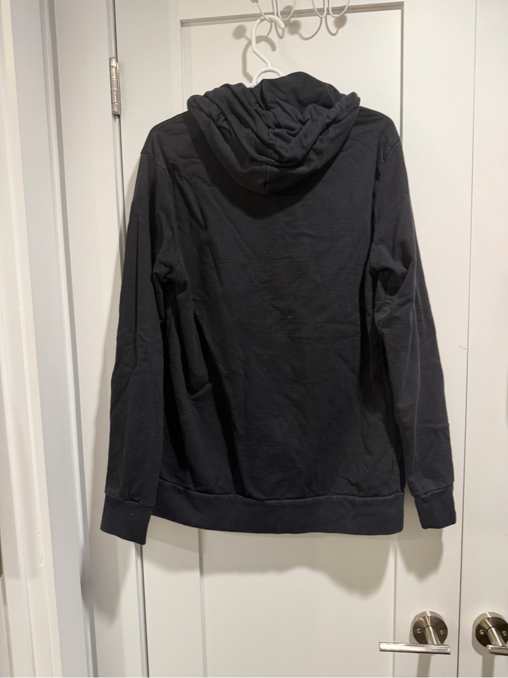 Quiksilver Men's Black Zip-Up Hoodie with White Drawstrings - Picture 6 of 9